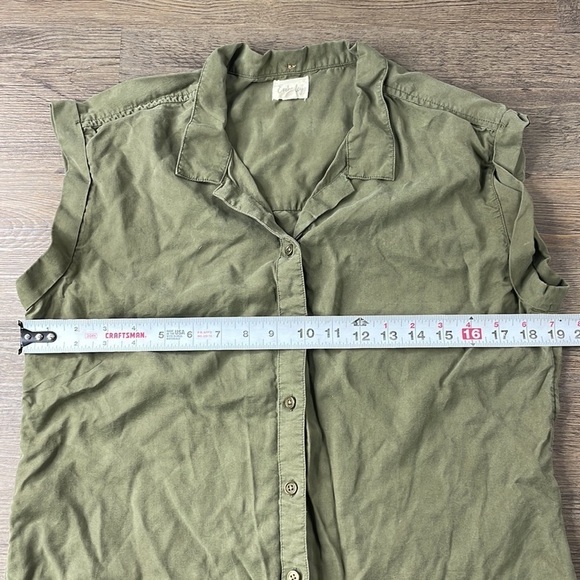 Emberley Women’s Sage Green Sleeveless Collared Button Down Blouse, size small - Picture 5 of 9